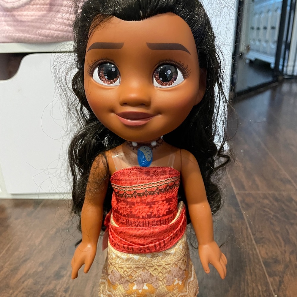 Disney Moana doll. Sparkle eyes. 12”
